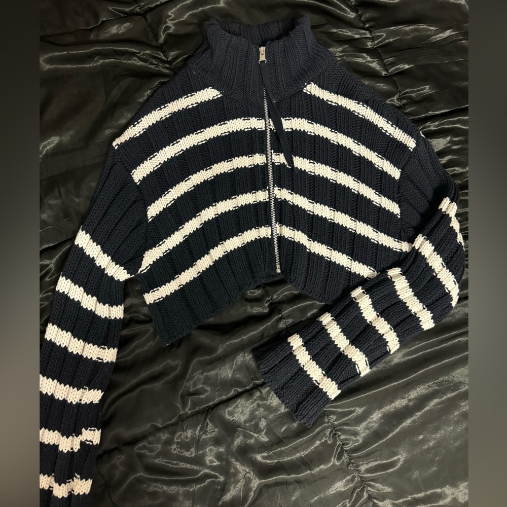 Zara Knit zip up crop sweater